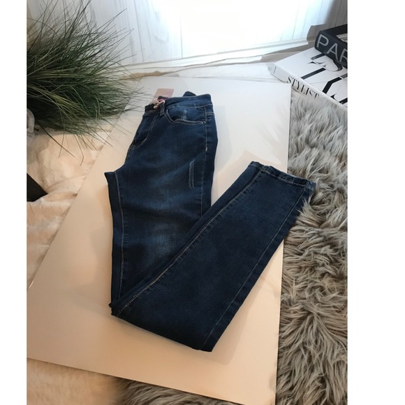 Jeans - Picture 1 of 3